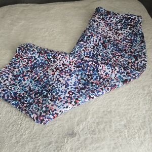 Attyre Women's Multicolor Printed Capris